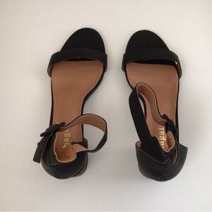 Shagal Women’s one band mid block heels sandal with cushioned heel, NWOT